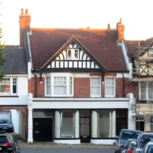 48_and_48a_Highdown_Road,_Seven_Dials,_Brighton_and_Hove_(August_2016)_(1)