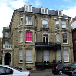 6_Third_Avenue,_Hove_(NHLE_Code_1187594)_(August_2010)