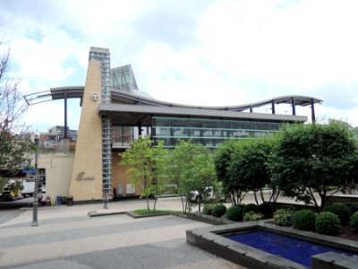 6_First_Av_B_St_Pittsb_parking_&_station_jeh