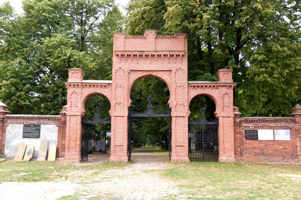 5937_wewnętrzna_brama_cmentarz_zydowski_lodz_august_2019
