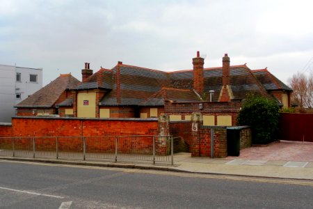 6_Locks_Hill,_Portslade_(Former_School)_(February_2013)