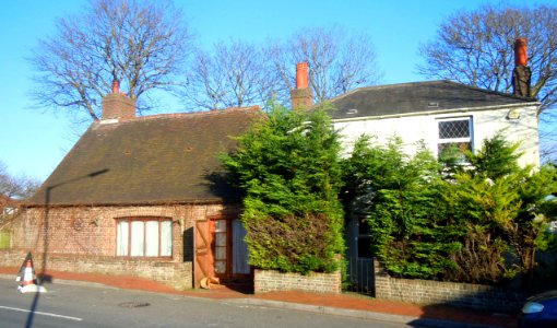 50_and_52_Foredown_Road,_Downs_Park,_Portslade_(November_2015)
