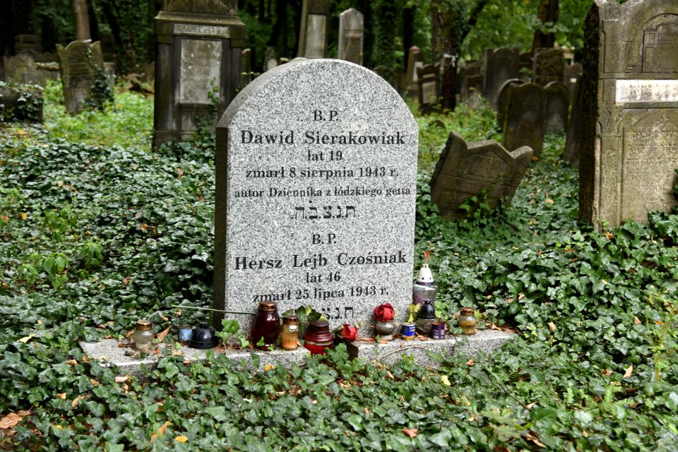 5942_Dawid_Sierakowiak_tomb_Lodz_Cemetery_August_2019