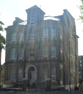 59_The_Drive,_Hove_(NHLE_Code_1209788)_(July_2010)
