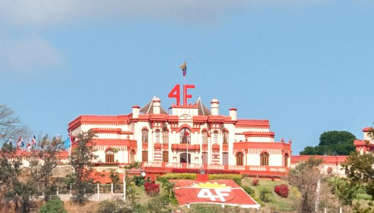 4F_Chavez_Monument_in_Caracas_(cropped)