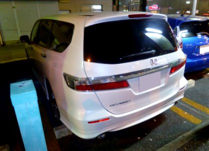 4th_generation_Honda_ODYSSEY_at_night_rear