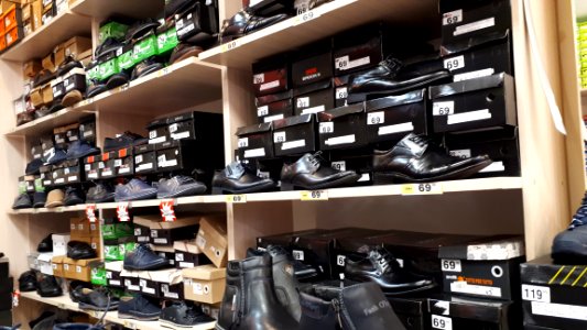 20191102_123125_Shoe_store_in_Lodz