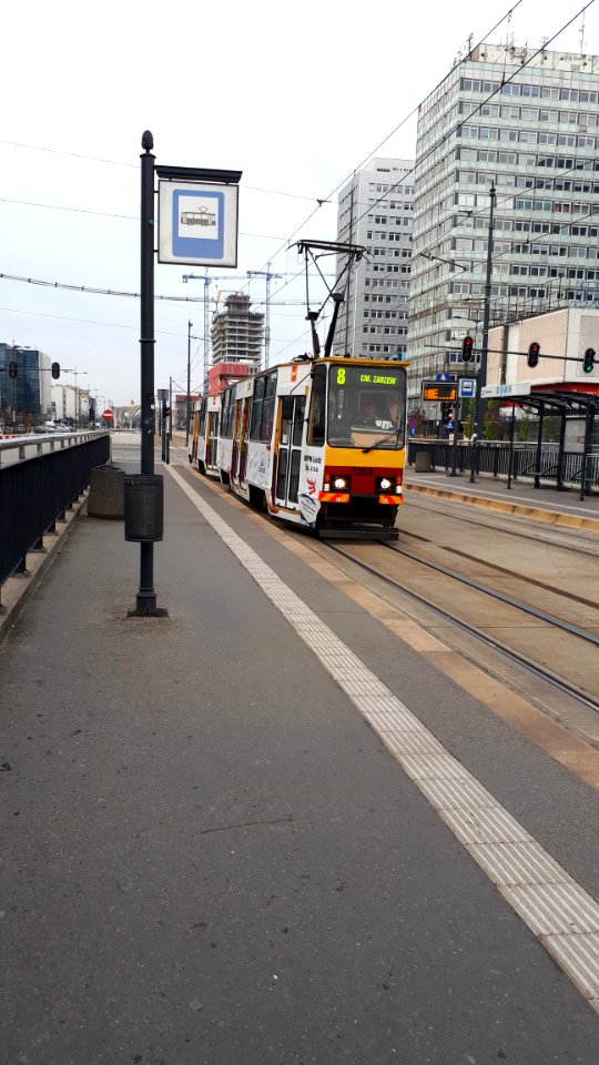 20191102_085109_Pilsudskiego_Avenue_in_Lodz_2019
