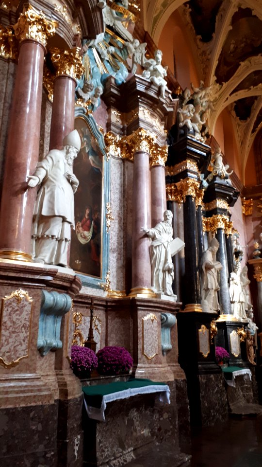 20191101_130140_Interior_of_the_Jasna_Góra_Basilica_2019