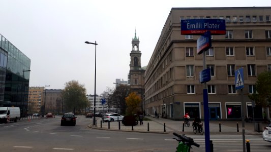 20191025_132545_Intersection_of_Emilii_Plater_Street_and_Twarda_Street_in_Warsaw_2019