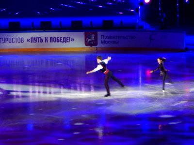 2020-02-26_-_Moscow_VTB_Arena_Ice_Show_-_Diana_Mukhametzianova,_Ilya_Mironov_-_Photo_6