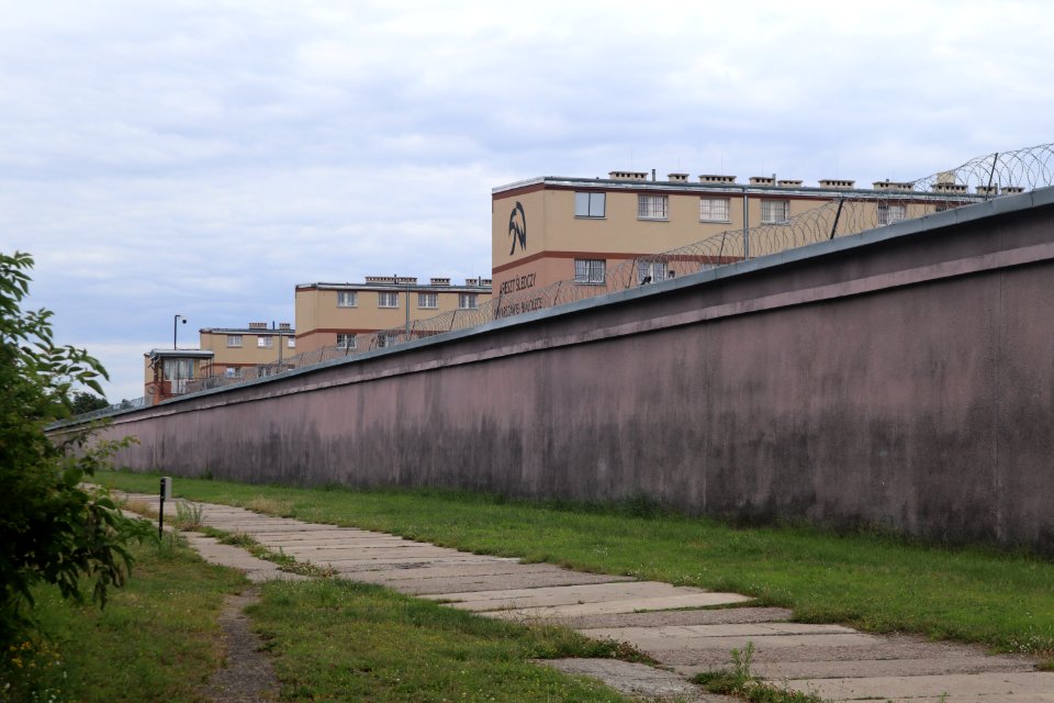 2020_Areszt_Śledczy_Warszawa-Białołęka,_mur