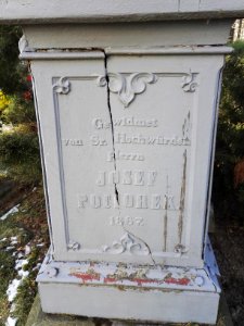 2020_Koňákov_cemetery_cross_(detal)