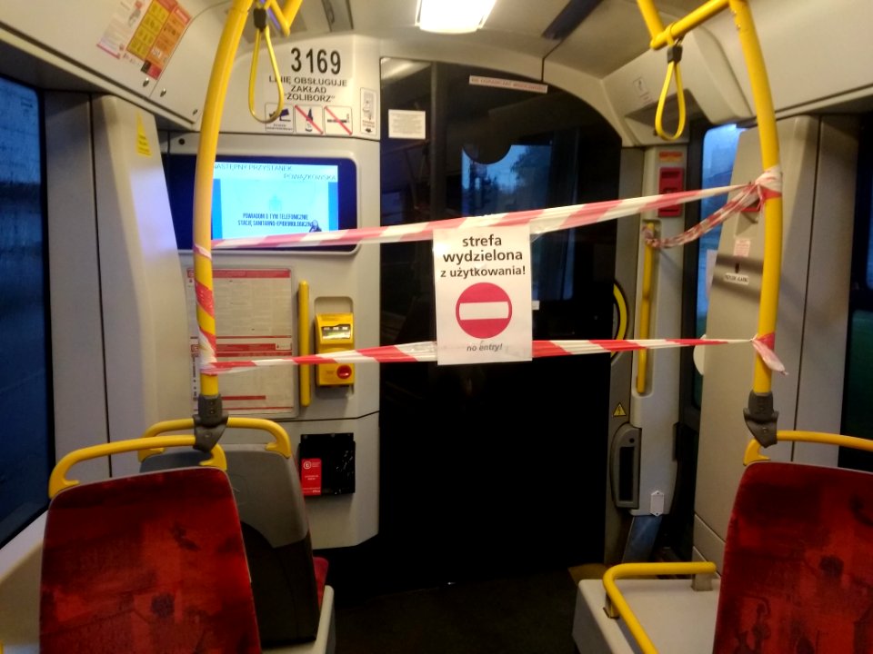 2020_Warszawa_COVID-19,_strefa_wydzielona_w_tramwaju_1