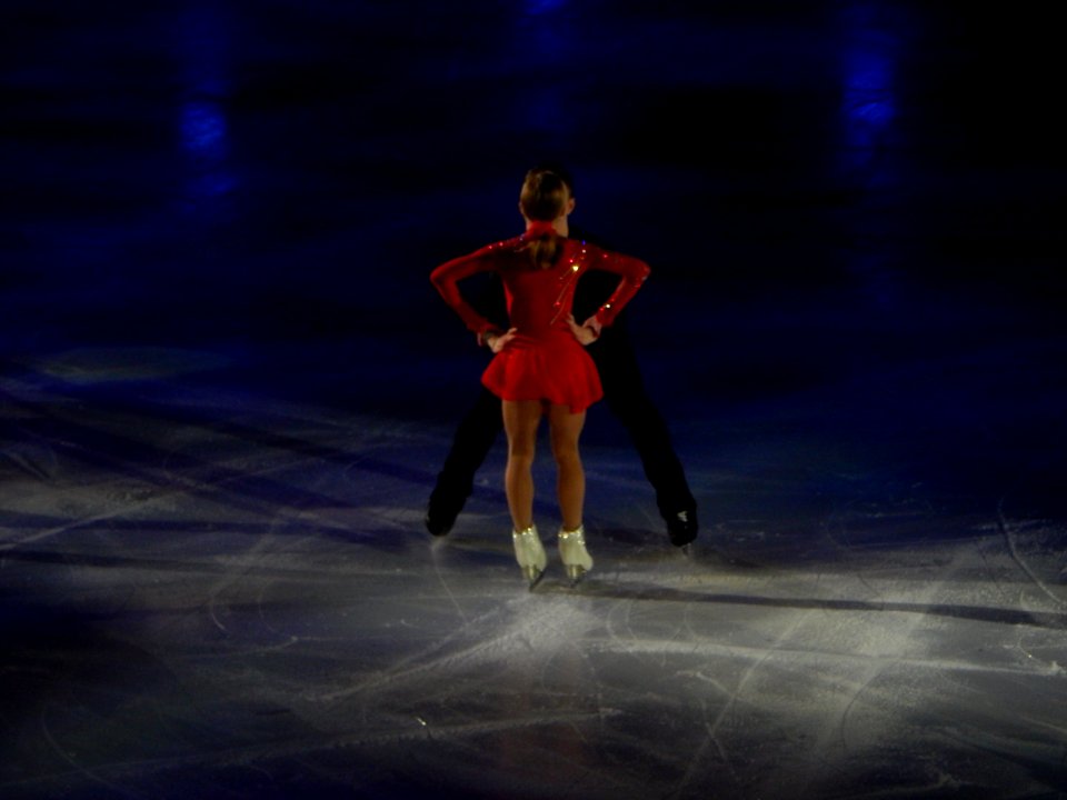 2020-02-26_-_Moscow_VTB_Arena_Ice_Show_-_Anastasia_Mukhortova,_Dmitri_Evgeniev_-_Photo_01
