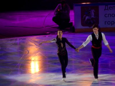 2020-02-26_-_Moscow_VTB_Arena_Ice_Show_-_Diana_Mukhametzianova,_Ilya_Mironov_-_Photo_1
