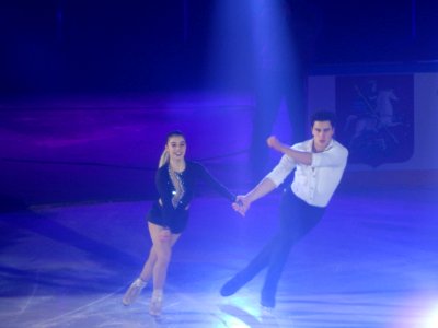 2020-02-26_-_Moscow_VTB_Arena_Ice_Show_-_Karina_Akopova,_Maxim_Shagalov_-_Photo_06