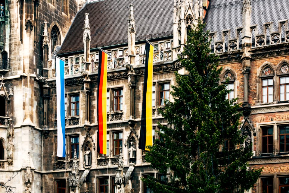 2019-11-16,_Beflaggung,_Neues_Münchner_Rathaus,_IMG_7466_edit_Christoph_Braun