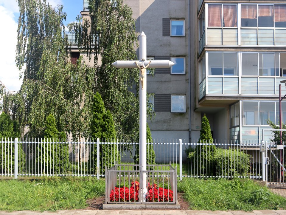 2020_Warszawa_Głębocka,_krzyż