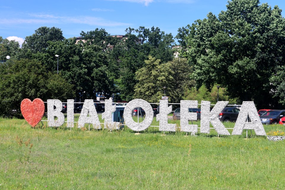 2020_Warszawa_napis_„Białołęka”_niedaleko_ratusza
