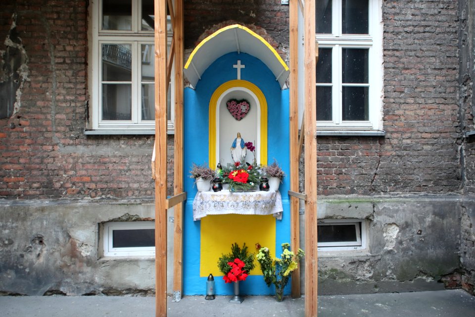 2020_Warszawa_Mokotowska_65,_kapliczka,_1