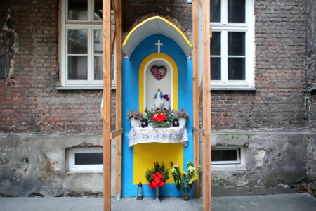 2020_Warszawa_Mokotowska_65,_kapliczka,_1