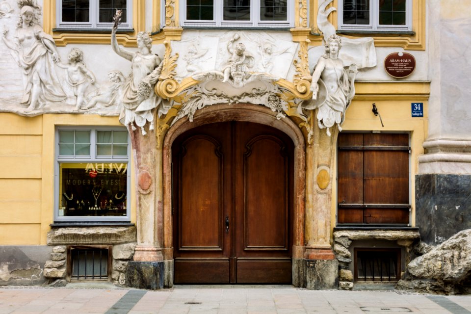 2019-11-16,_Durchfahrt,_Asamhaus,_München,_IMG_7418-HDR_edit_Christoph_Braun
