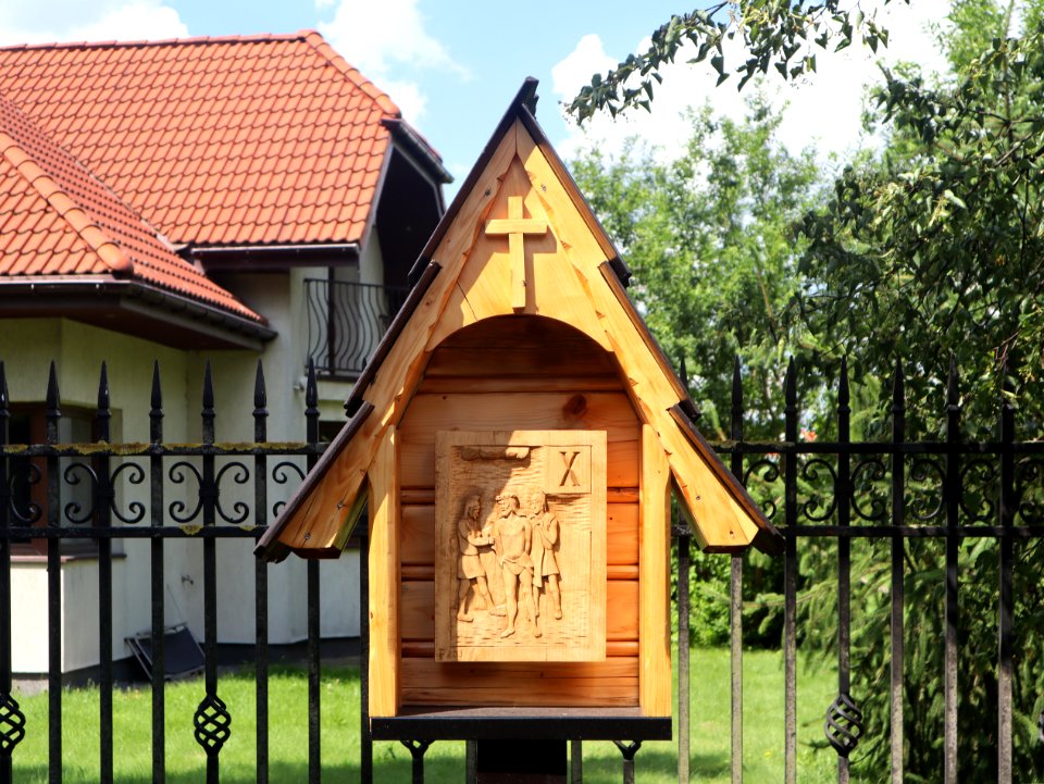2020_Warszawa-Białołęka_kościół_św._Michała_Archanioła,_droga_krzyżowa,_stacja_X