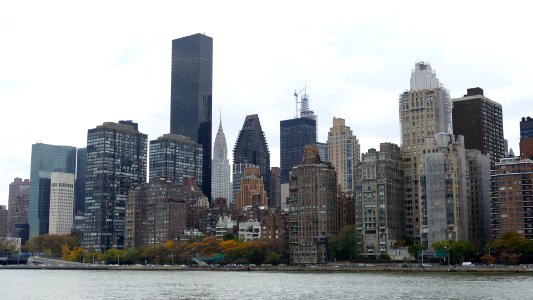 2019.11.05.154047_East_River_Chrysler_Building_Roosevelt_Island_New_York_City