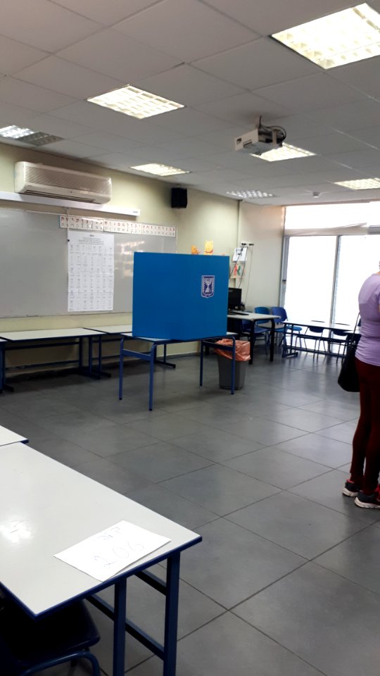 20190409_091559_Polling_station_in_Israel