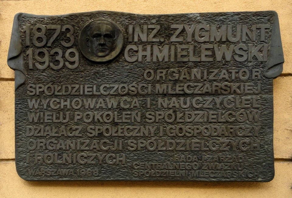 2019_Warszawa_Hoża_66-68,_Zygmunt_Chmielewski,_tablica