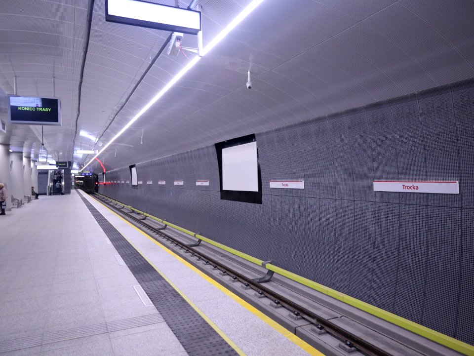 2019_Warszawa_metro_Trocka,_1