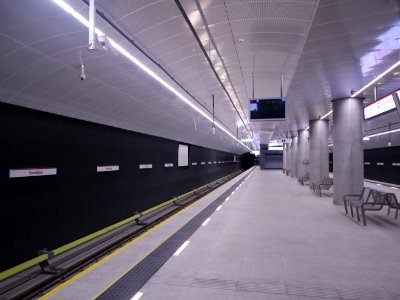 2019_Warszawa_metro_Szwedzka,_1 photo