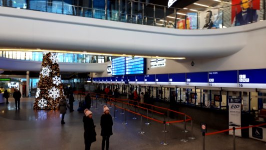 20190106_140821_Interior_of_Warszawa_Centralna_railway_station_January_2019