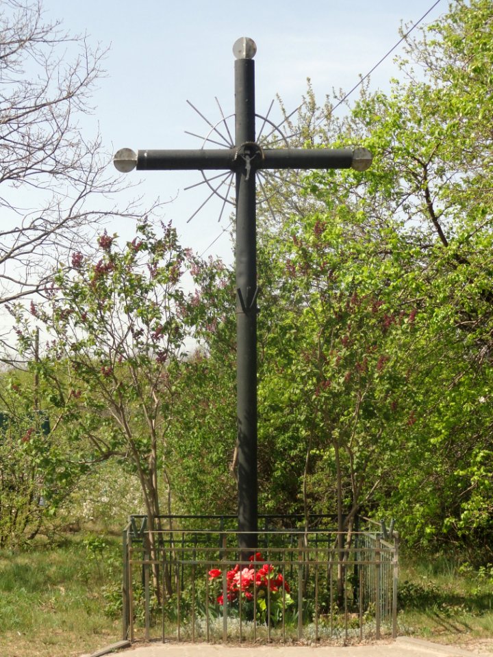2019_Warszawa_Chełmżyńska,_krzyż