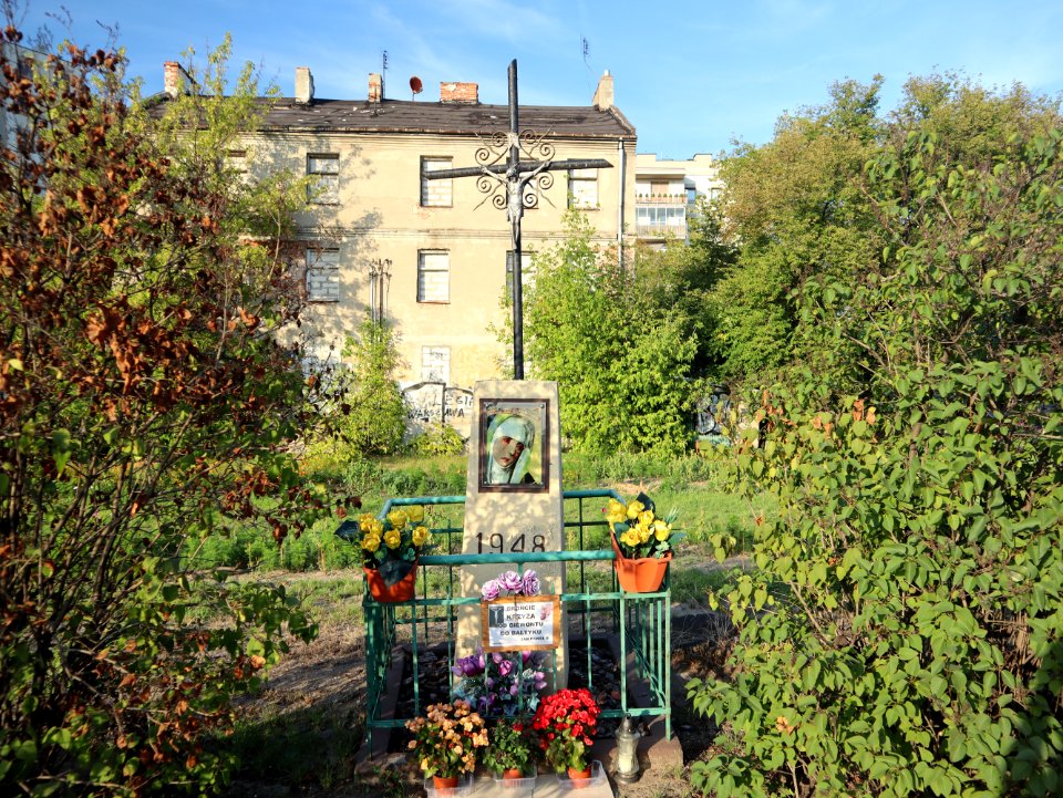 2019_Warszawa_Modlińska-Kowalczyka,_krzyż