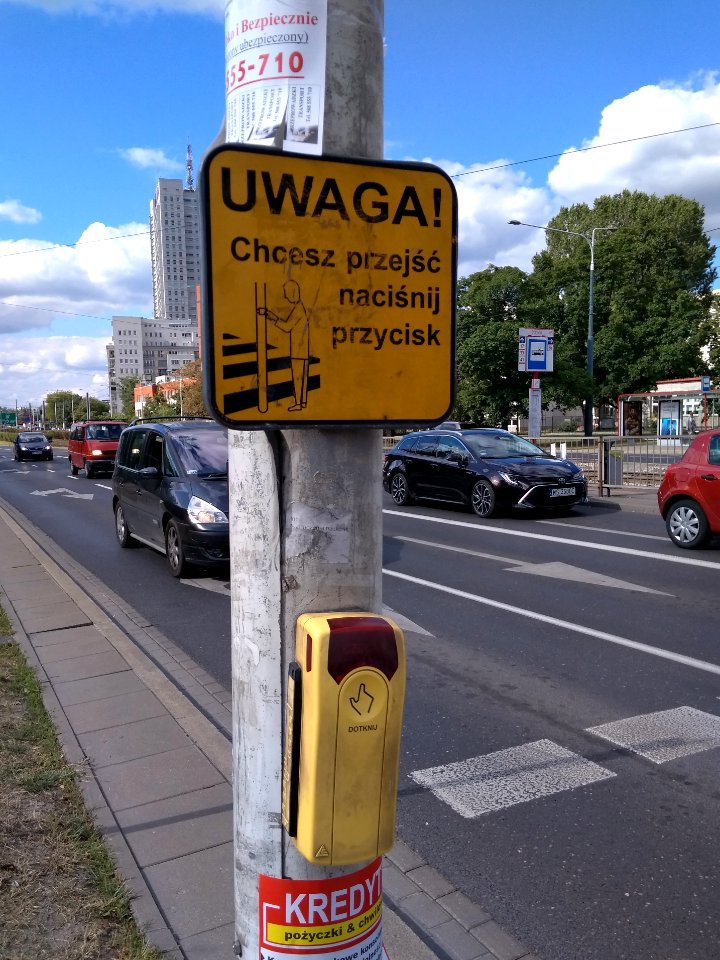 2019_Warszawa_Jana_Pawła_II,_światła_na_żądanie,_1