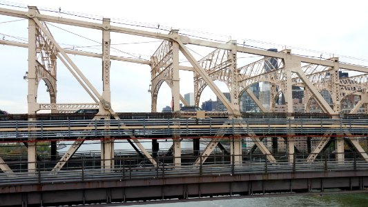 2019.11.05.144106_Queensboro_Bridge_Roosevelt_Island_Gondola_New_York_City photo