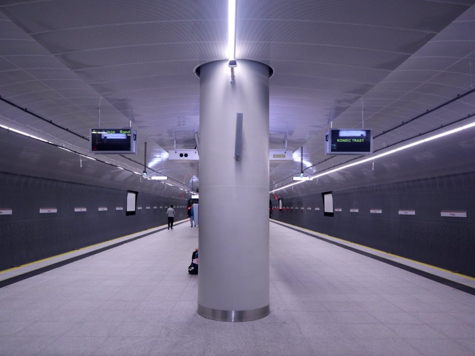 2019_Warszawa_metro_Trocka,_2