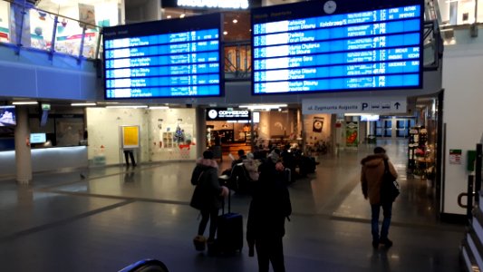 20190105_145443_Interior_of_Bydgoszcz_Główna_external_station