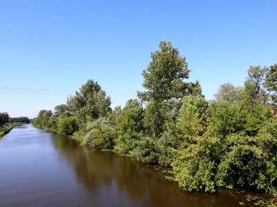 2019_Warszawa_Kanał_Żerański,_brzeg