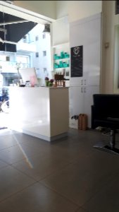 20190408_160233_Hair_dressing_shop_in_Tel_Aviv