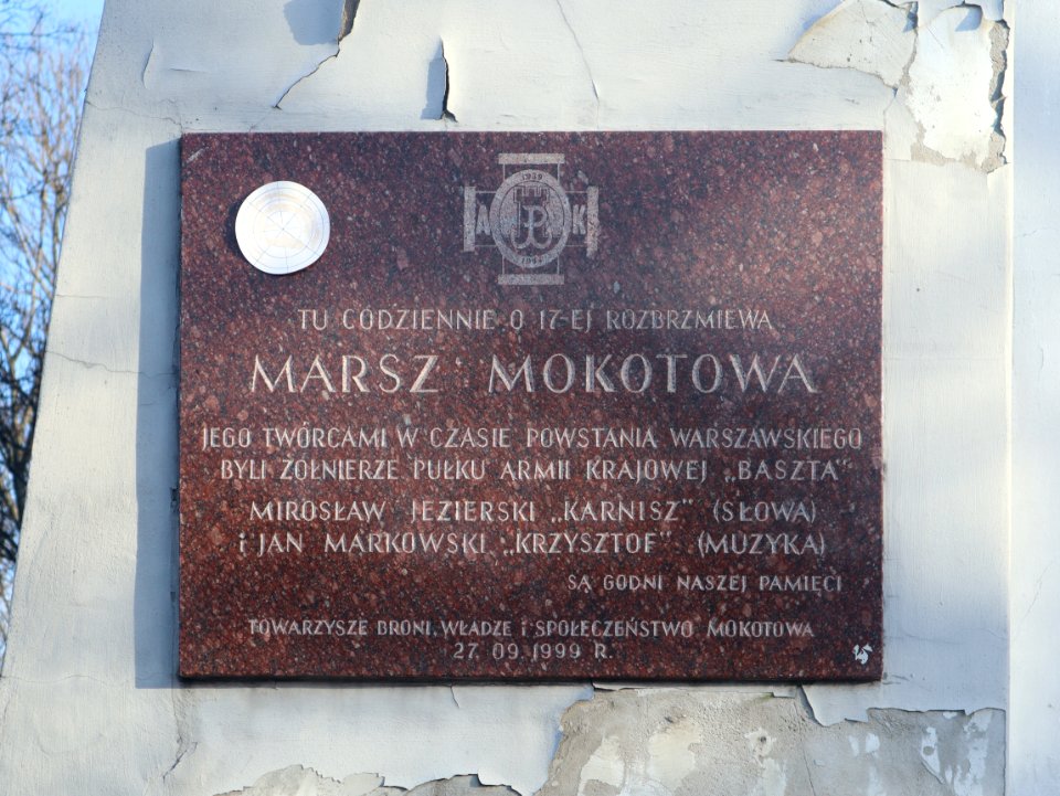 2019_Warszawa_Domek_Gotycki,_Marsz_Mokotowa