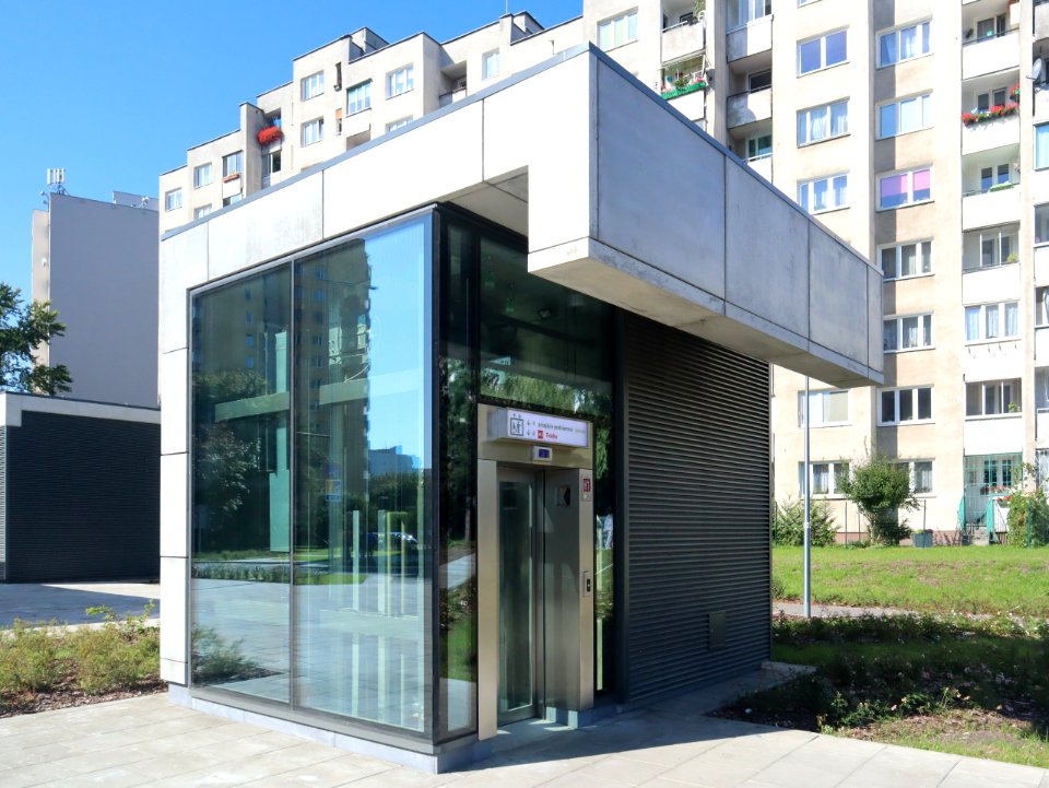 2019_Warszawa_metro_Trocka,_4