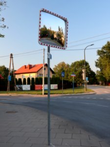 2019_Warszawa_Mehoffera-Parcelacyjna,_lustro_drogowe