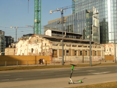 2019_Warszawa_Fabryka_Norblin_i_hulajnoga