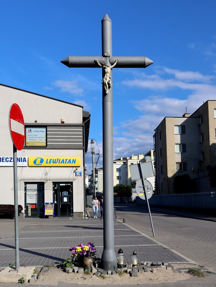 2019_Warszawa_Głębocka,_krzyż
