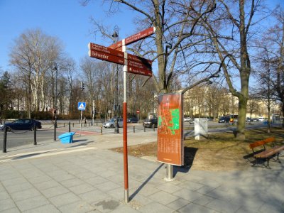 2019_Warszawa_aleje_Ujazdowskie,_drogowskaz_MSI