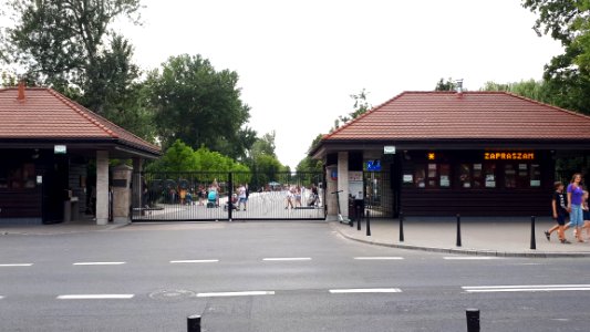 20190804_184118_Warsaw_Zoo_entrance,_August_2019