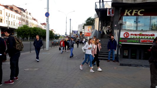 20190526_180750_Intersection_of_Niamiha_Street_and_Pieramožcaŭ_Avenue